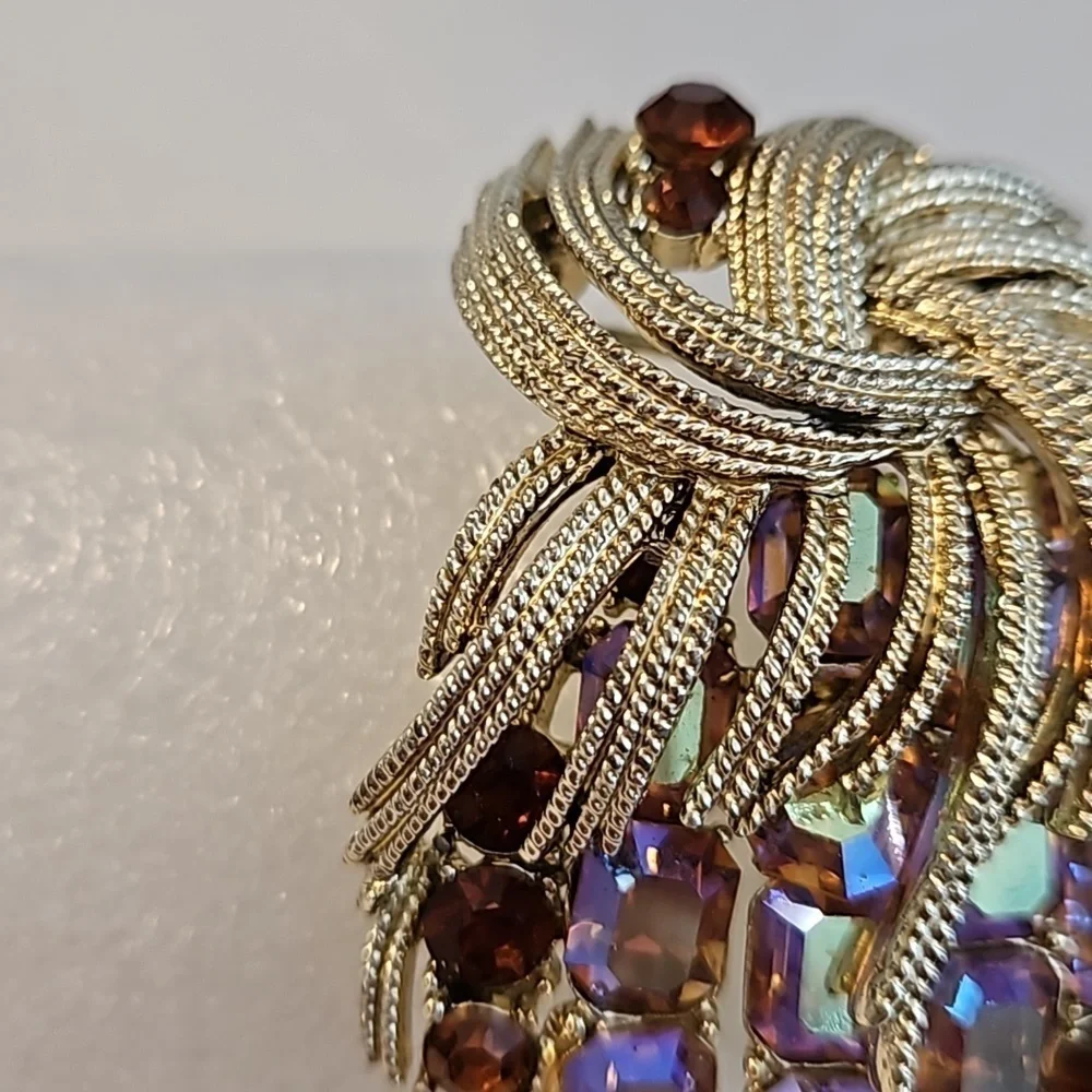 FRANCIOS by CORO AB Brown & AB Pinkish Various Shaped Stones on Goldtone Brooch
